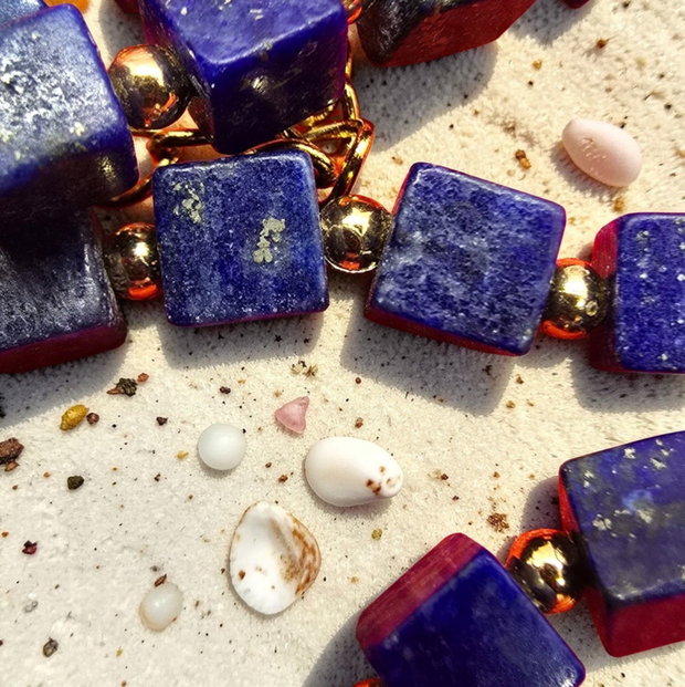 Colier elegant din lapis lazuli natural  accente aurii