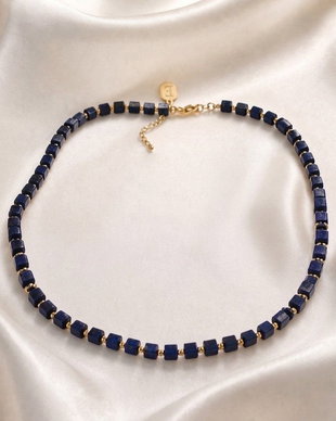 Colier elegant din lapis lazuli natural  accente aurii