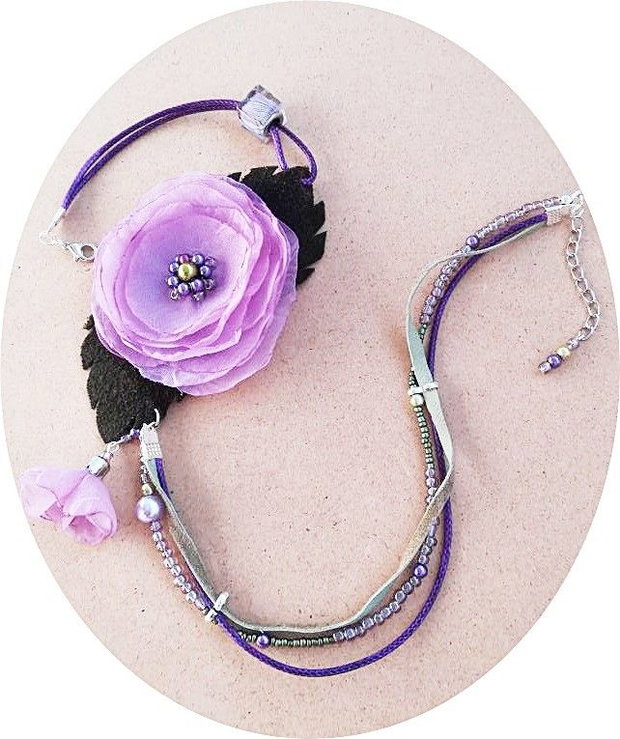 colier floral lila