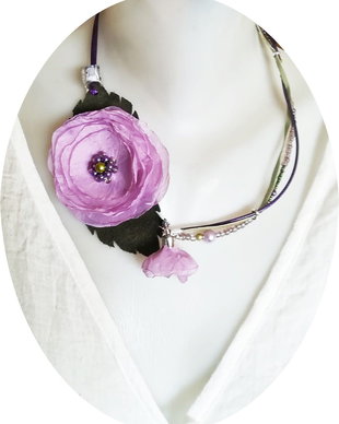 colier floral lila
