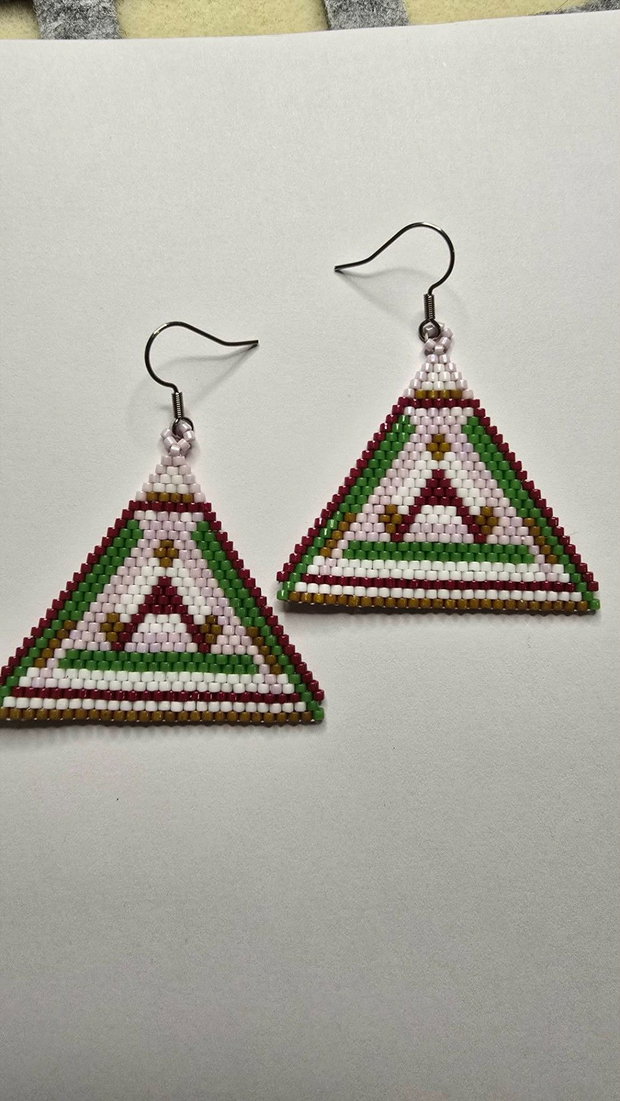 Cercei handmade Triunghi Armonic model geometric din mărgele Miyuki Delica