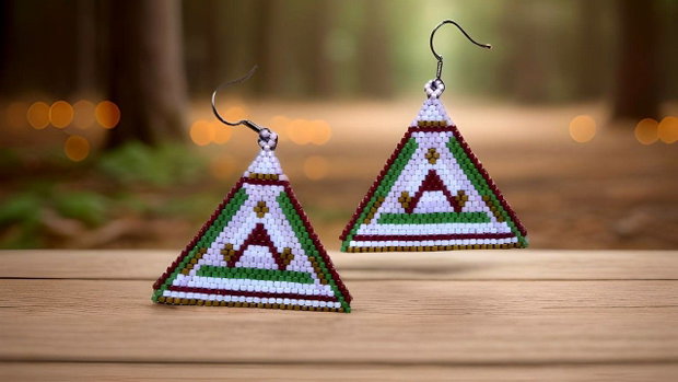 Cercei handmade Triunghi Armonic model geometric din mărgele Miyuki Delica