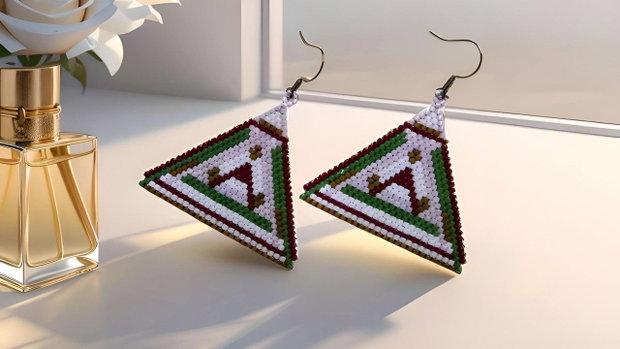 Cercei handmade Triunghi Armonic model geometric din mărgele Miyuki Delica