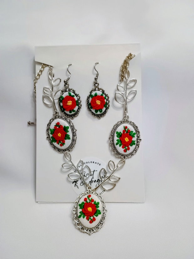 Set colier statement cu cercei cu broderie manuala