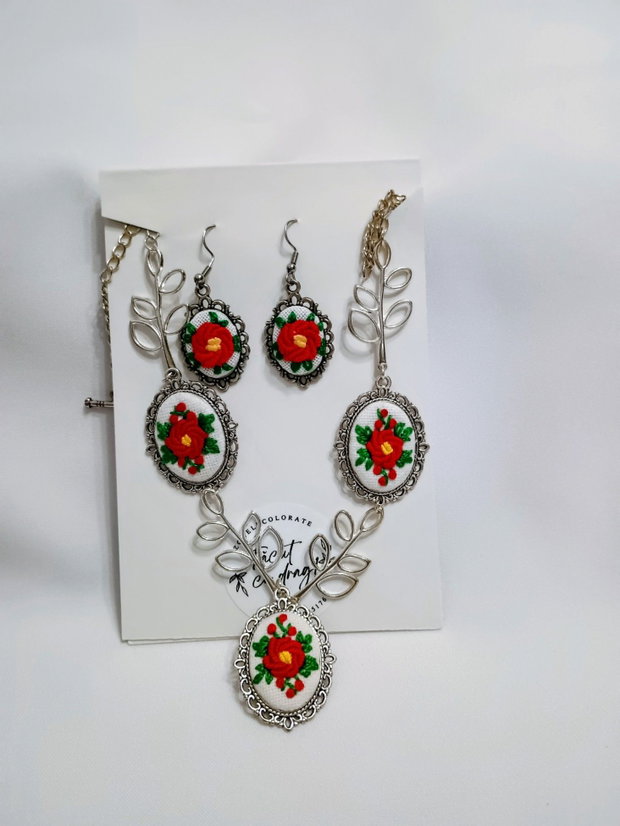 Set colier statement cu cercei cu broderie manuala