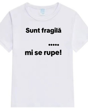 Tricou personalizat ,,Sunt fragilă"