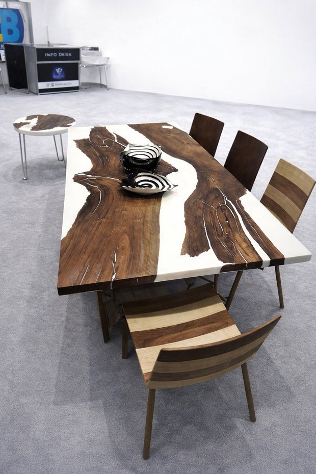 Masă din nuc masiv cu rășină epoxidică albă - design elegant - piesă unică - ATP Wood