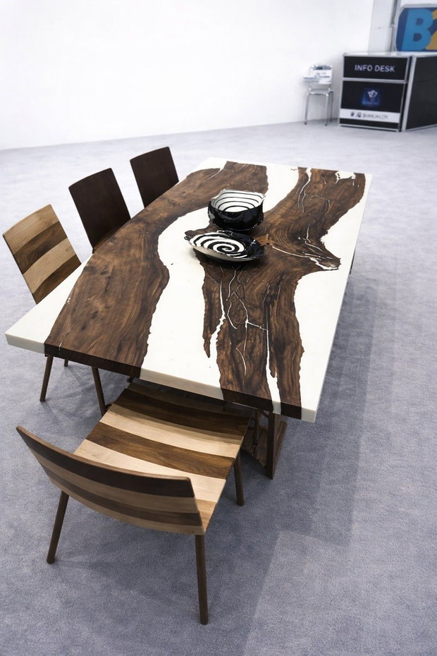 Masă din nuc masiv cu rășină epoxidică albă - design elegant - piesă unică - ATP Wood