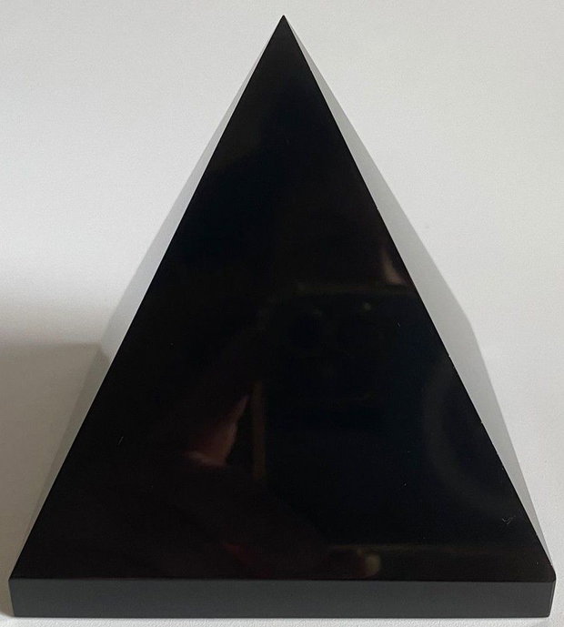 Obsidian - Piramida piatra semipretioasa