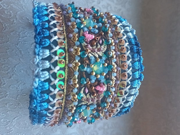 Bratara piele naturala,broderie