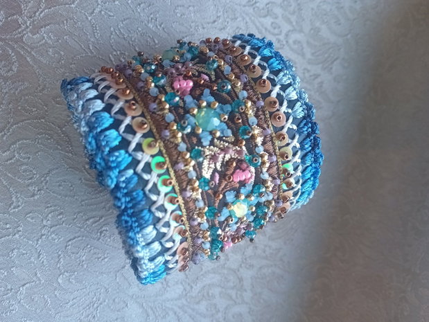 Bratara piele naturala,broderie