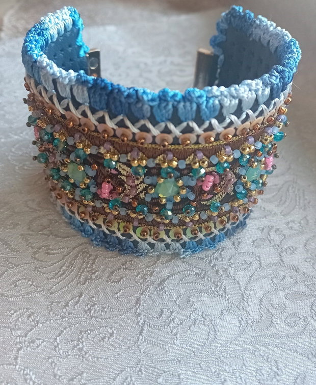 Bratara piele naturala,broderie