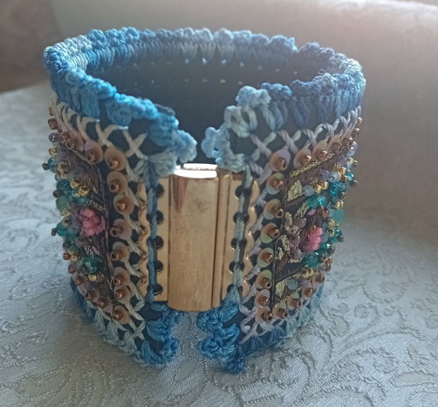 Bratara piele naturala,broderie