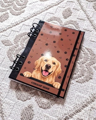Caiet Mecanic A5 cu Refill Rezerve Foi - Curiosul Golden Retriever Standard v2 (Portocaliu Teracota)