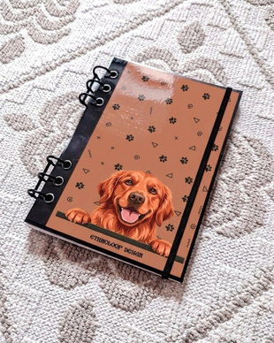 Caiet Mecanic A5 cu Refill Rezerve Foi - Curiosul Golden Retriever American v2 (Portocaliu Teracota)