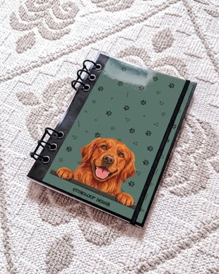 Caiet Mecanic A5 cu Refill Rezerve Foi - Curiosul Golden Retriever American v4 (Verde Salvie)