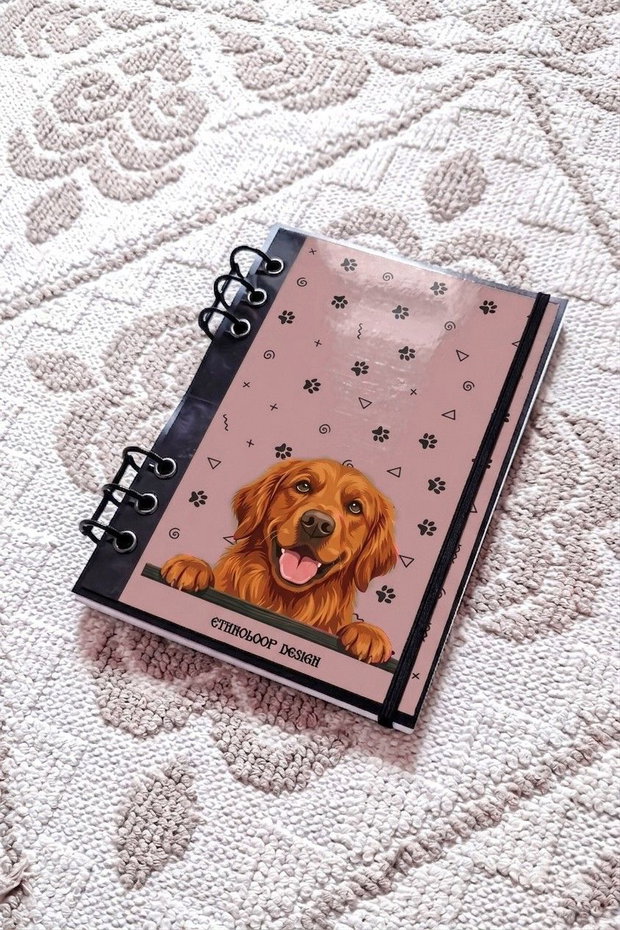 Caiet Mecanic A5 cu Refill Rezerve Foi - Curiosul Golden Retriever American v8 (Roz Prafuit)