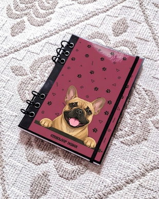 Caiet Mecanic A5 cu Refill Rezerve Foi - Curiosul Buldog Francez Cafeniu v1 (Rosu Burgund)