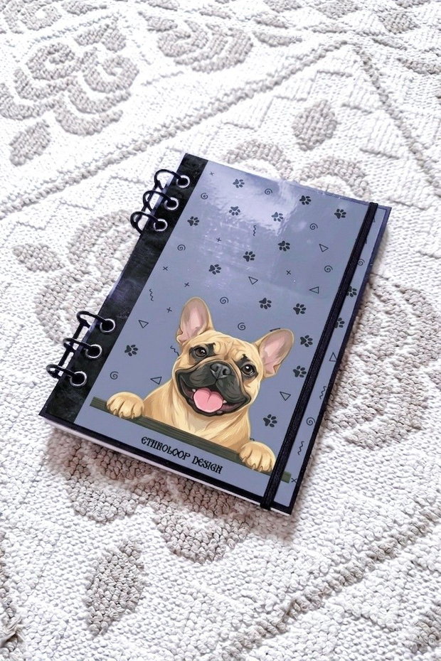 Caiet Mecanic A5 cu Refill Rezerve Foi - Curiosul Buldog Francez Cafeniu v9 (Gri Cenusiu)