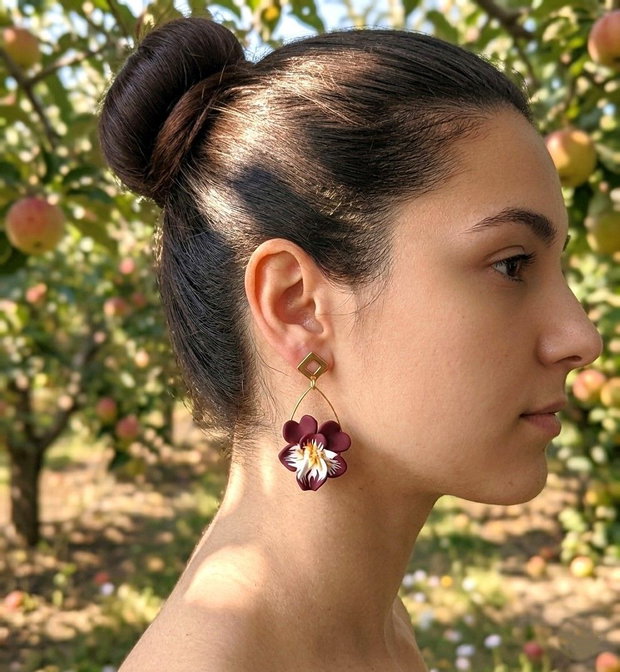 Cercei florali panselute grena/alb/accesorii inox auriu * Handmade Polymer Clay Earrings