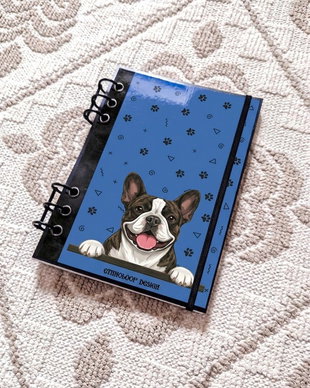 Caiet Mecanic A5 cu Refill Rezerve Foi - Curiosul Buldog Francez Tigrat v6 (Albastru Azur)