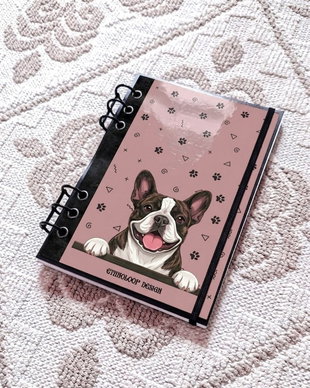 Caiet Mecanic A5 cu Refill Rezerve Foi - Curiosul Buldog Francez Tigrat v8 (Roz Prafuit)