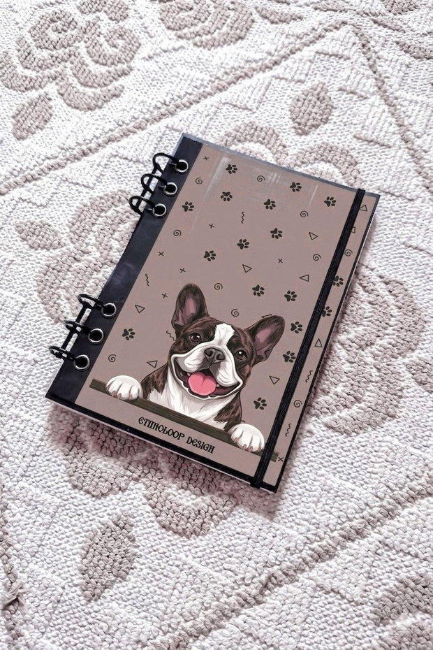 Caiet Mecanic A5 cu Refill Rezerve Foi - Curiosul Buldog Francez Tigrat v10 (Gri-Bej/ Grej)