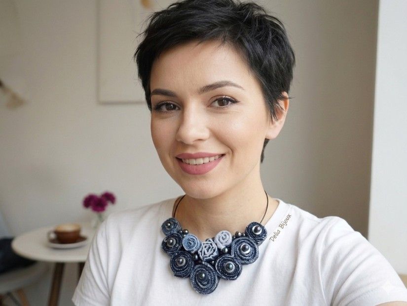 Colier Statement Handmade din Blugi Reciclați și Mărgele Irisate Unicat, Stil Urban-Șic (cod1414)