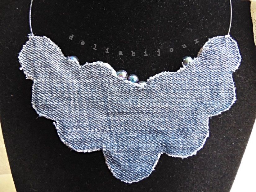 Colier Statement Handmade din Blugi Reciclați și Mărgele Irisate Unicat, Stil Urban-Șic (cod1414)