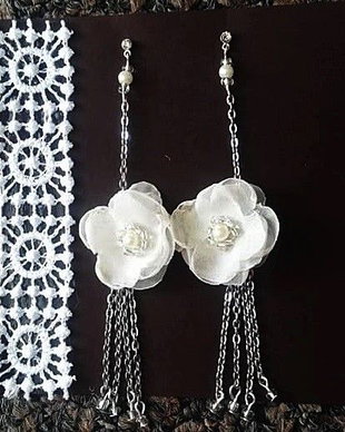 cercei boemi cu flori delicate ivoire