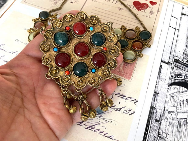 Colier fabulos vintage cu agate・Colier etnic cu influente indiene・Colier cu agate incrustate・Colier deosebit cu cabochon agata