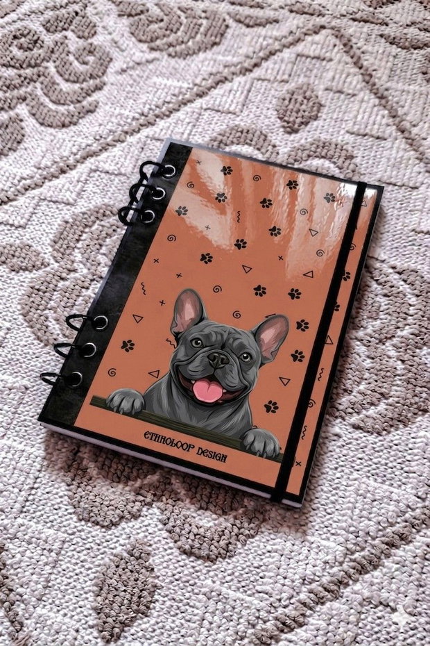 Caiet Mecanic A5 cu Refill Rezerve Foi - Curiosul Buldog Francez Albastru v2 (Portocaliu Teracota)