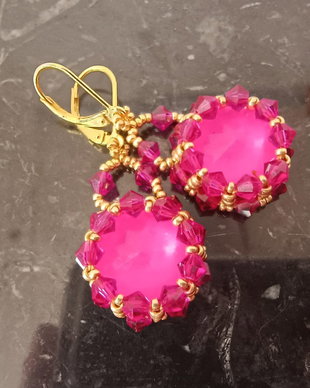 Cercei handmade roz intens cu cristale Preciosa  eleganță vibrantă
