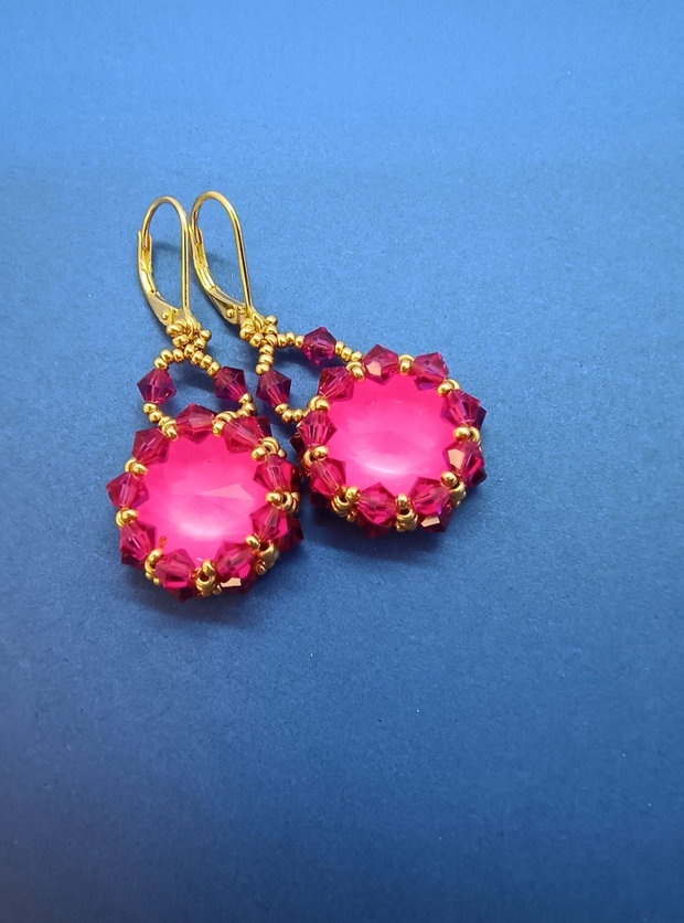 Cercei handmade roz intens cu cristale Preciosa eleganță vibrantă