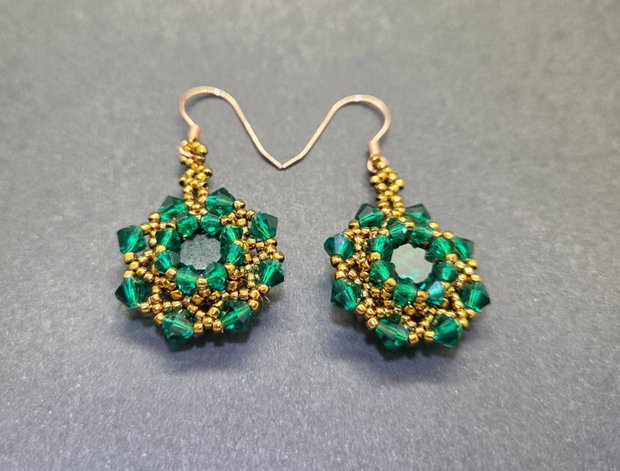 Cercei handmade verzi cu cristale Preciosa, Swarovski eleganți, unicat