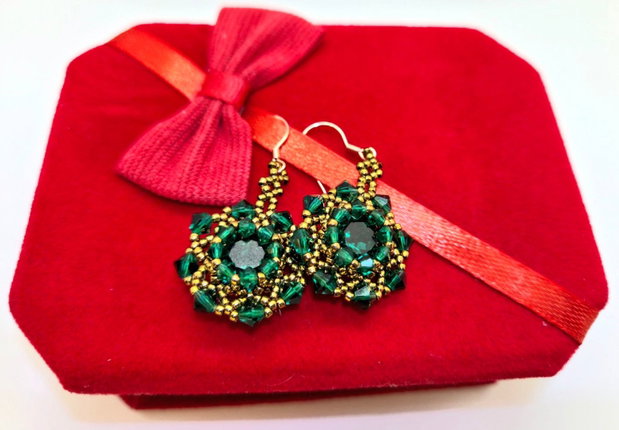 Cercei handmade verzi cu cristale Preciosa, Swarovski eleganți, unicat
