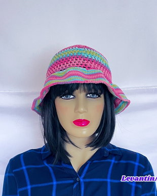 Pălărie croșetată de vară multicoloră  accesoriu handmade unic. Pălărie de plajă lucrată manual