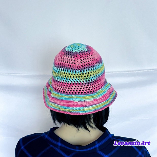 Pălărie croșetată de vară multicoloră, accesoriu handmade unic. Pălărie de plajă lucrată manual
