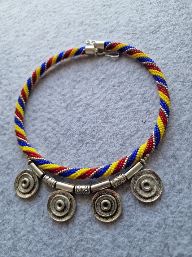 Colier tricolor cu elemente argint antichizat