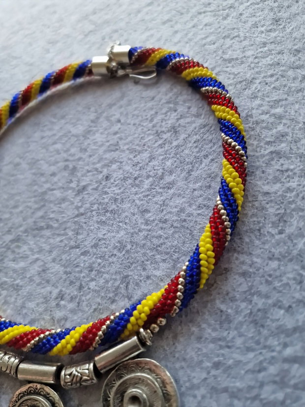 Colier tricolor cu elemente argint antichizat