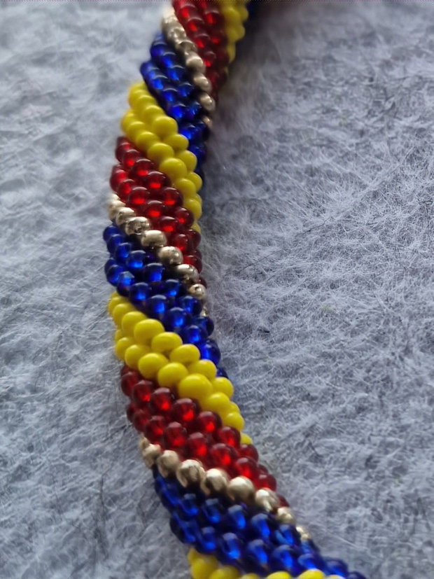 Colier tricolor cu elemente argint antichizat