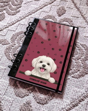 Caiet Mecanic A5 cu Refill Rezerve Foi - Curiosul Bichon Maltez cu Blana Scurta v1 (Rosu Burgund)