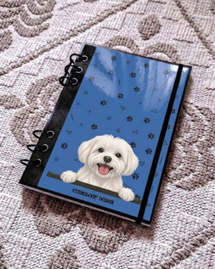 Caiet Mecanic A5 cu Refill Rezerve Foi - Curiosul Bichon Maltez cu Blana Scurta v6 (Albastru Azur)
