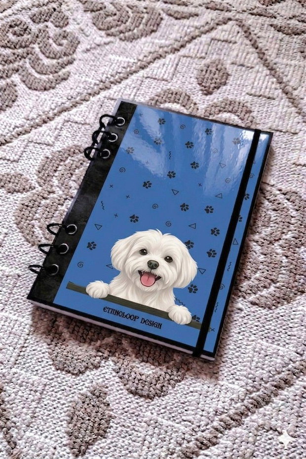 Caiet Mecanic A5 cu Refill Rezerve Foi - Curiosul Bichon Maltez cu Blana Scurta v6 (Albastru Azur)