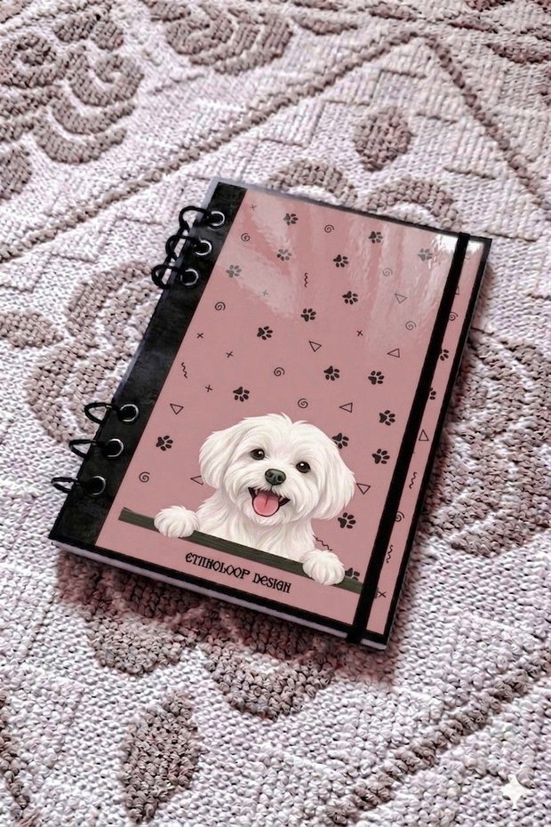 Caiet Mecanic A5 cu Refill Rezerve Foi - Curiosul Bichon Maltez cu Blana Scurta v8 (Roz Prafuit)