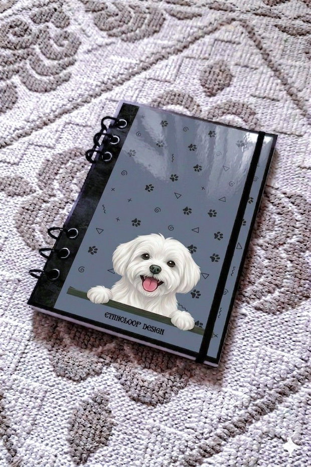 Caiet Mecanic A5 cu Refill Rezerve Foi - Curiosul Bichon Maltez cu Blana Scurta v9 (Gri Cenusiu)
