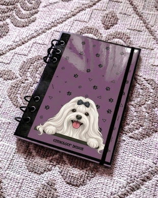 Caiet Mecanic A5 cu Refill Rezerve Foi - Curiosul Bichon Maltez cu Blana Lunga v7 (Mov Lila)
