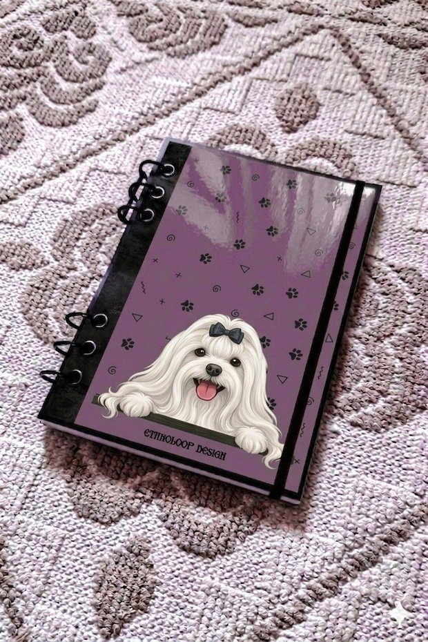 Caiet Mecanic A5 cu Refill Rezerve Foi - Curiosul Bichon Maltez cu Blana Lunga v7 (Mov Lila)