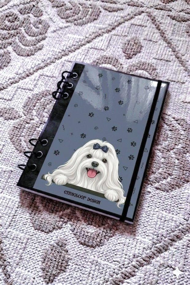 Caiet Mecanic A5 cu Refill Rezerve Foi - Curiosul Bichon Maltez cu Blana Lunga v9 (Gri Cenusiu)