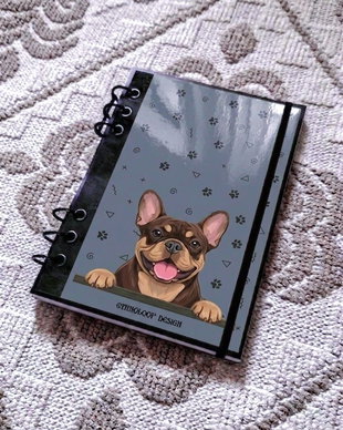 Caiet Mecanic A5 cu Refill Rezerve Foi - Curiosul Buldog Francez Ciocolatiu v9 (Gri Cenusiu)